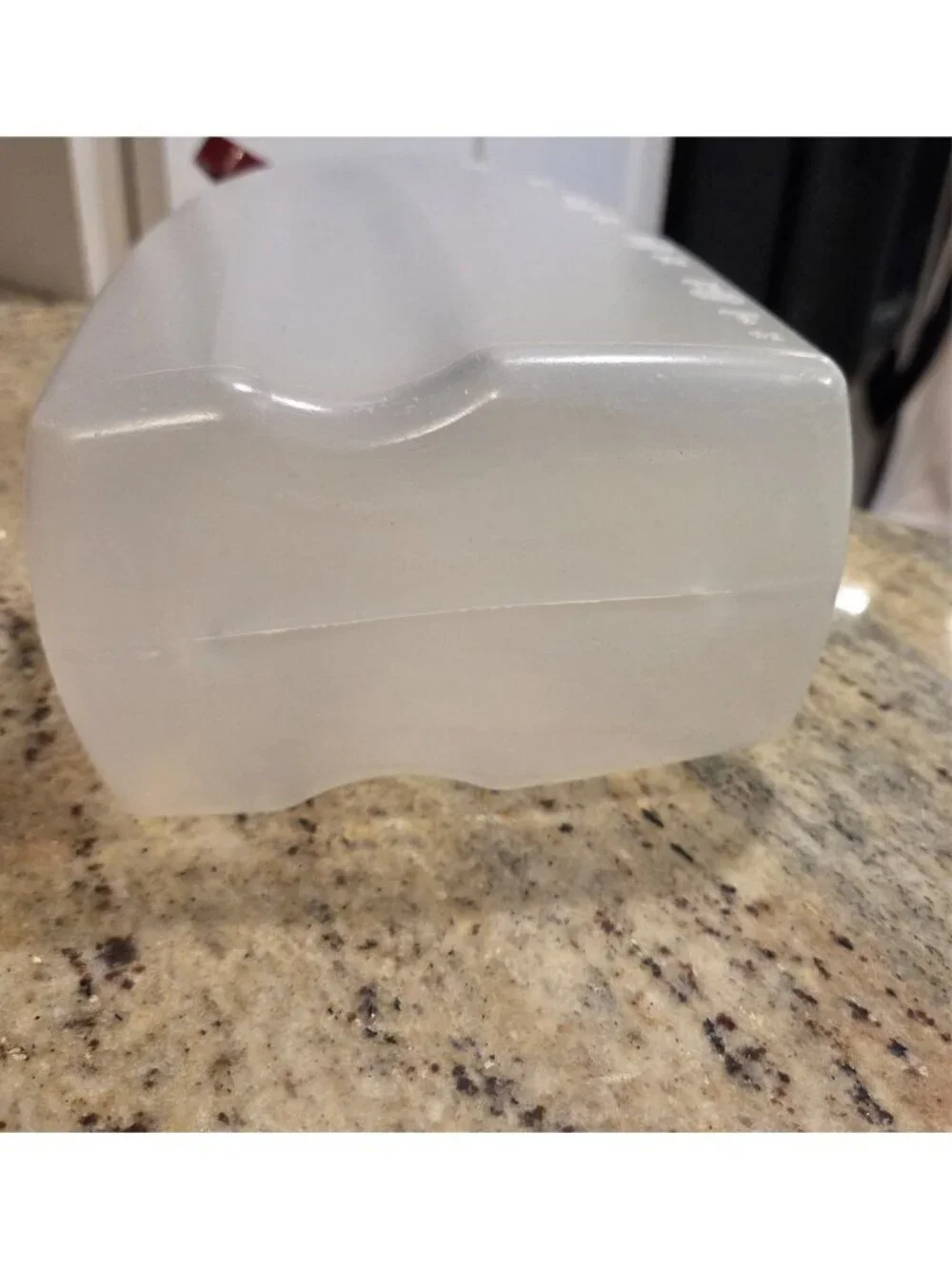 Rubbermaid Servin Saver Pitcher Jug #IC98 Flip Top Lid 2 QUART 64 oz 1.9 liter